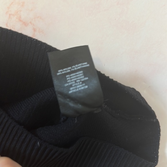 Aritzia babaton sculpt knit tank squareneck cropped top, black - Picture 5 of 5